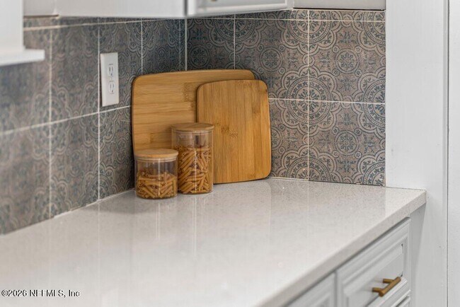 Building Photo - 2843 Oak St