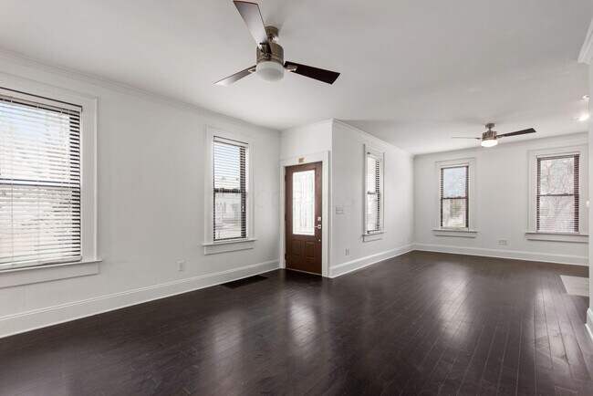 Building Photo - 106 E Gates St