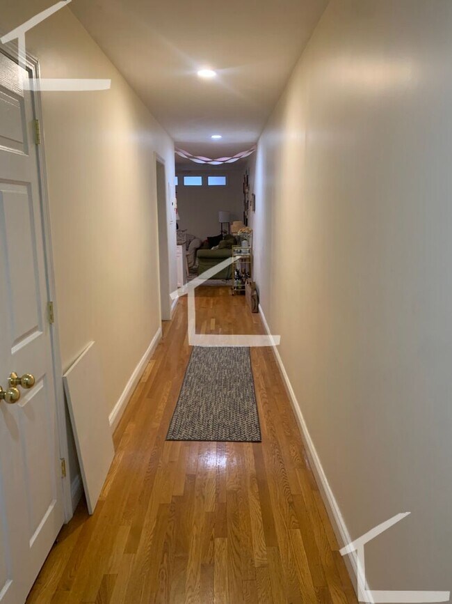 Building Photo - SAint Paul St near BU,  Nice 3 bed Super c...