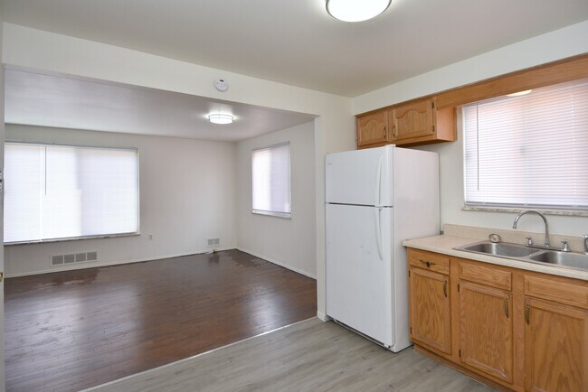 Building Photo - 3151 Glendale Ave
