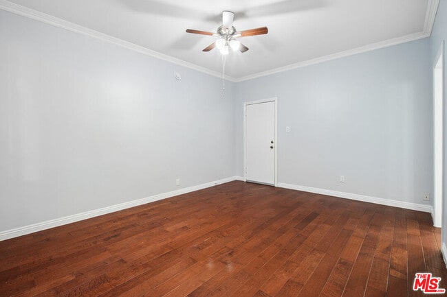 Building Photo - 1267 Vin Scully Ave