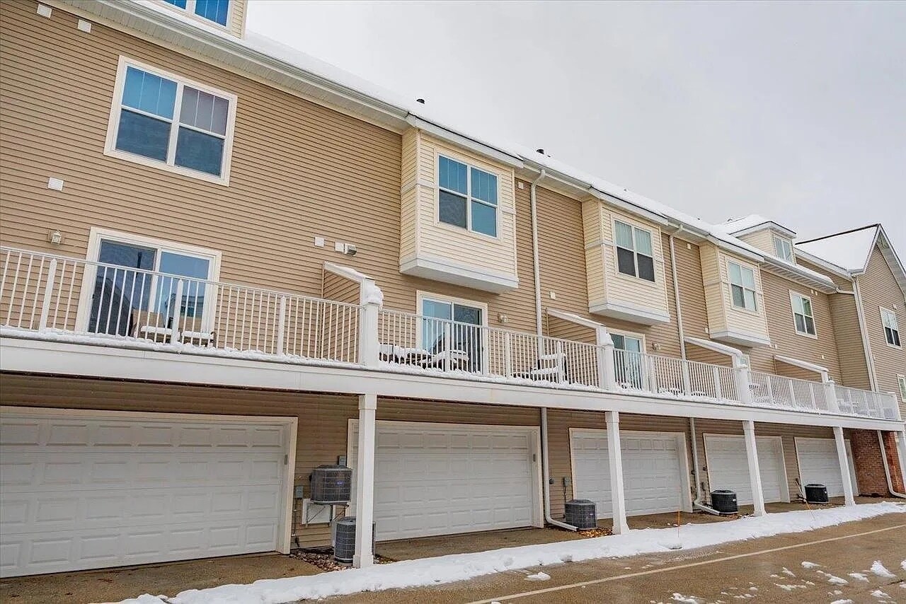 Building Photo - 703 Cricket Ln