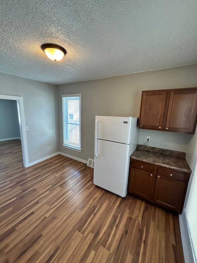 Building Photo - 90 E Mark St