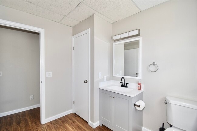 Building Photo - 72 Center St