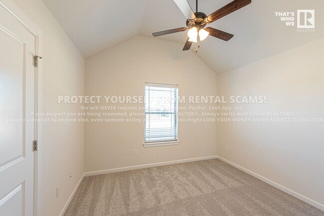 Building Photo - 729 Quartzite Ave