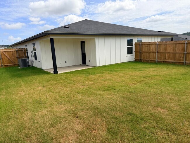 Building Photo - 983 Cline Dr