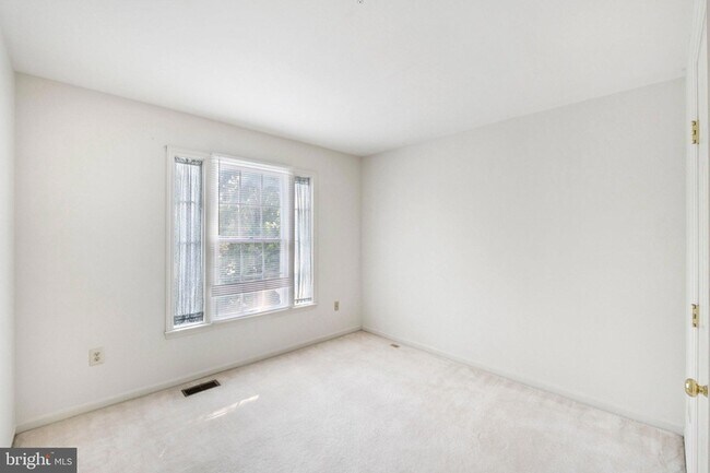 Building Photo - 15831 Glacier Ct
