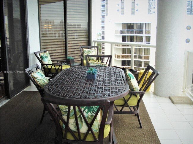 Building Photo - 3600 Yacht Club Dr