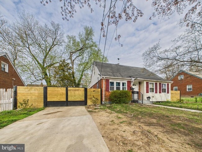 Building Photo - 913 Brooke Rd