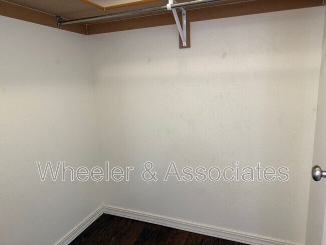 Building Photo - 1584 W Galbraith Ln