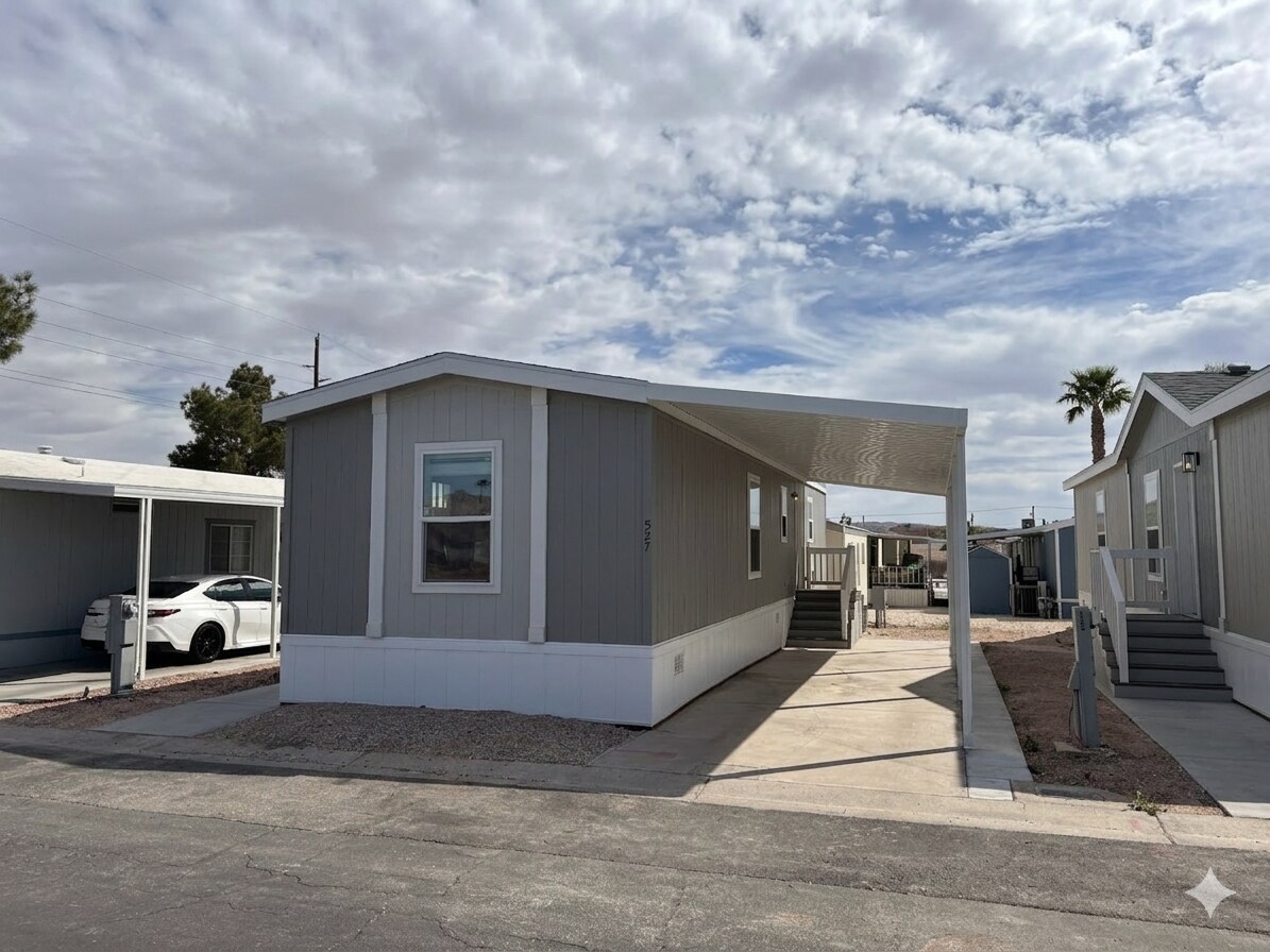 Building Photo - 3601 E Wyoming Ave