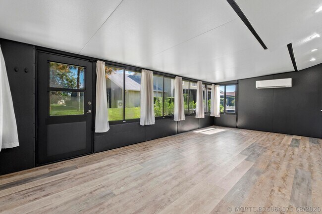 Building Photo - 1431 SE Berwick Ct