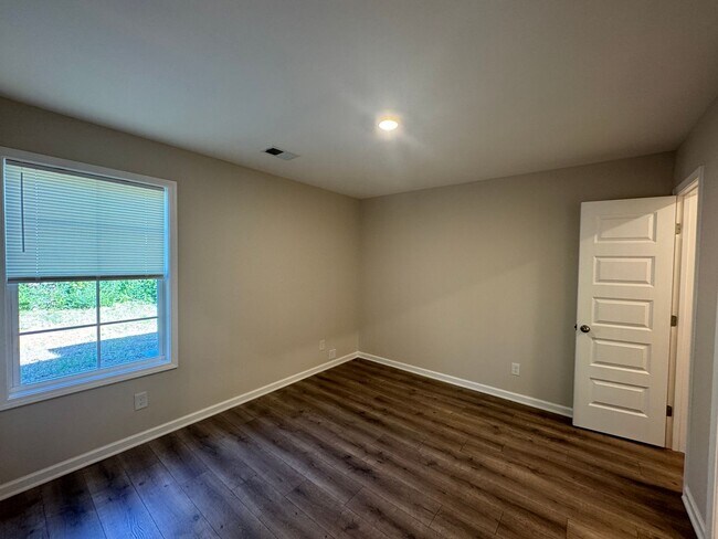 Building Photo - 205 Mountaindale Dr