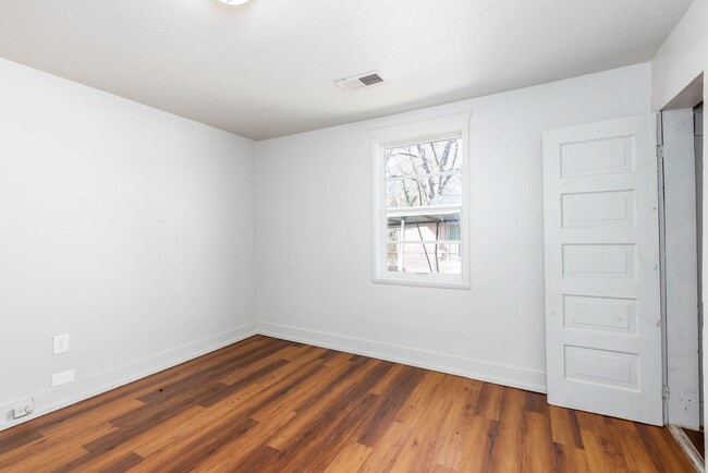 Building Photo - Norwood 3 BR Home