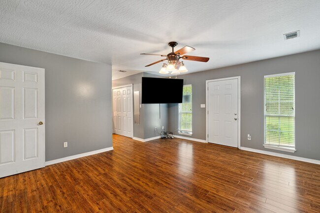 Building Photo - 330 Boggy Hollow Rd