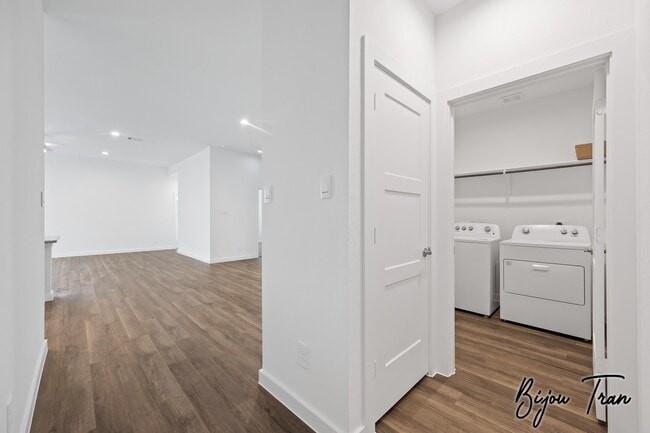 Building Photo - 6127 Bella Breeze Dr