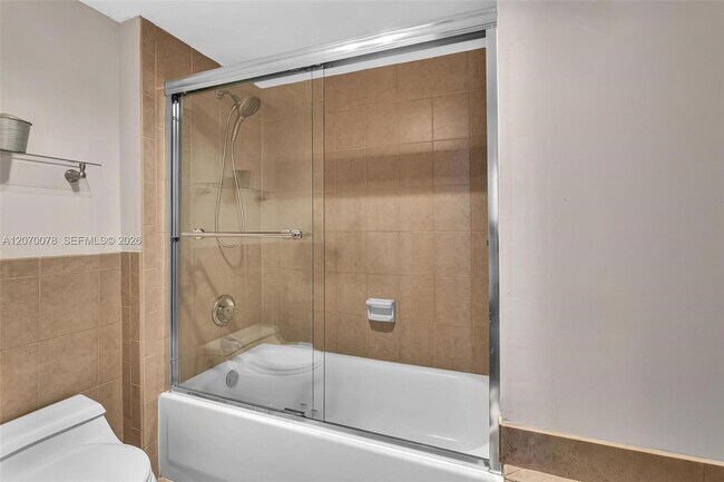 Building Photo - 3375 N Country Club Dr