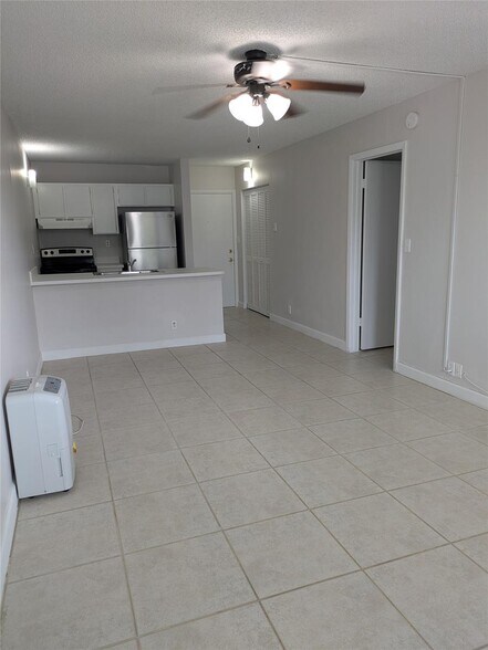 Primary Photo - 2771 Riverside Dr