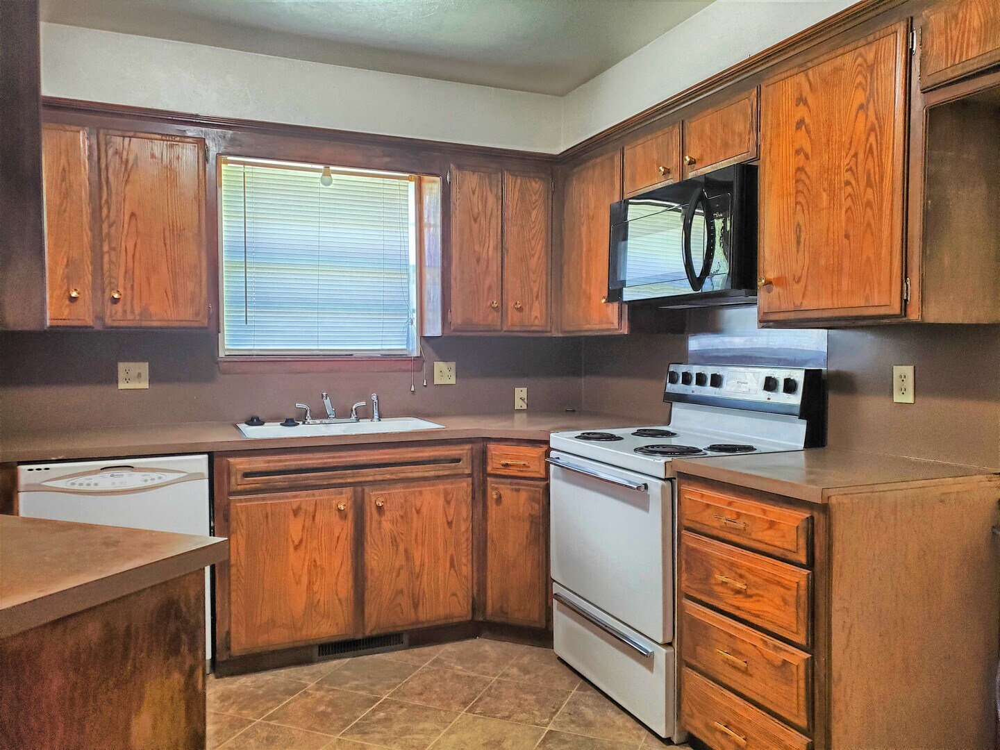 Building Photo - 301 S Ranchwood Manor Dr