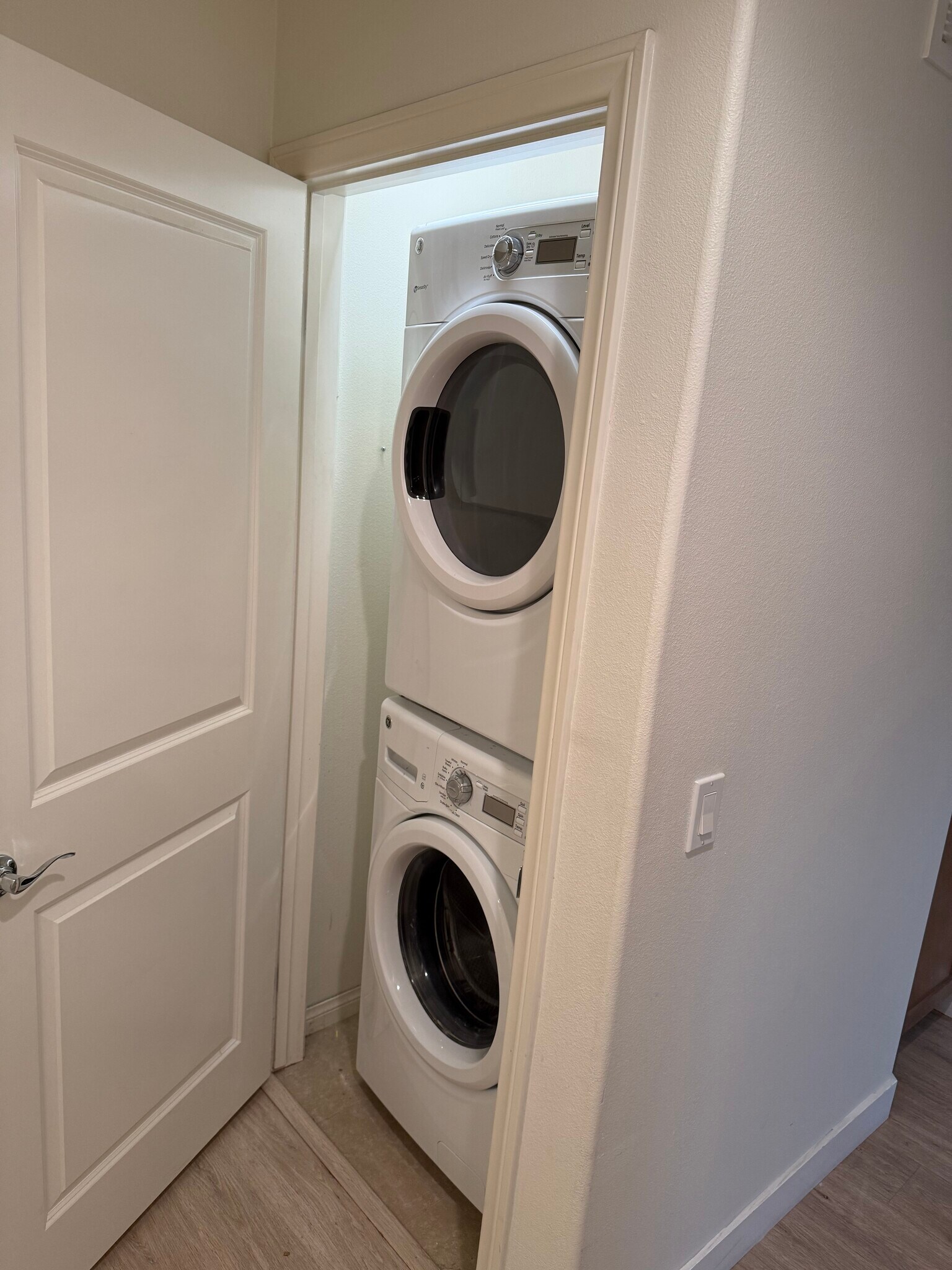 Building Photo - 340 N Fenimore Ave