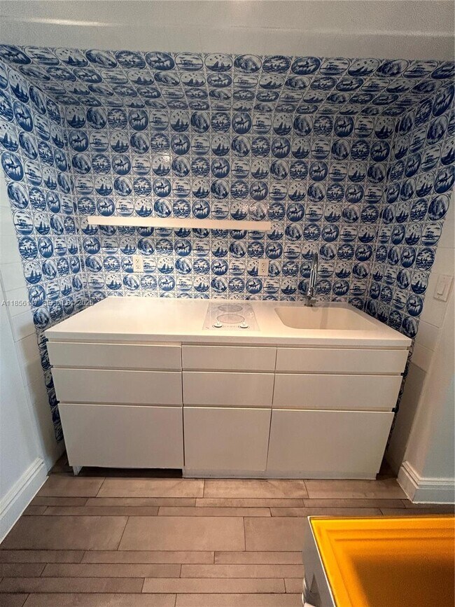 Building Photo - 1100 West Ave