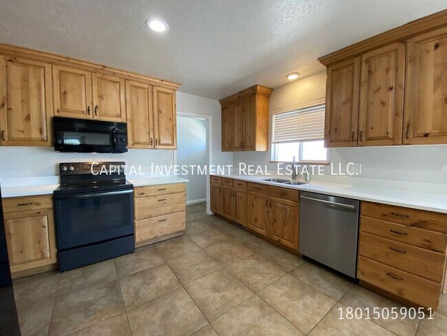 Building Photo - 2626 S 1700 E