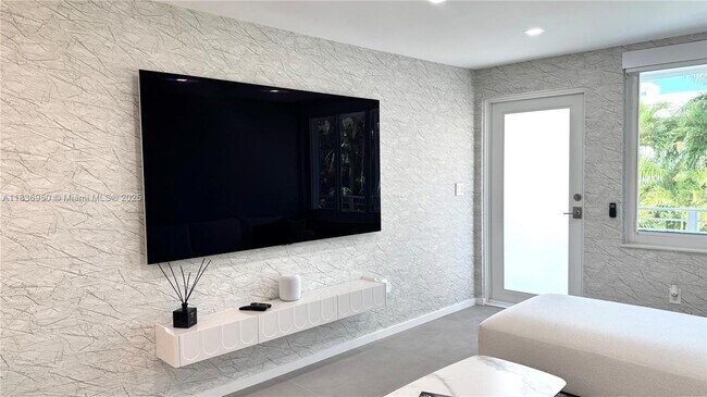 Building Photo - 405 N Hibiscus Dr