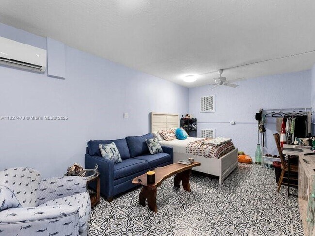 Building Photo - 232 W Seaview Dr