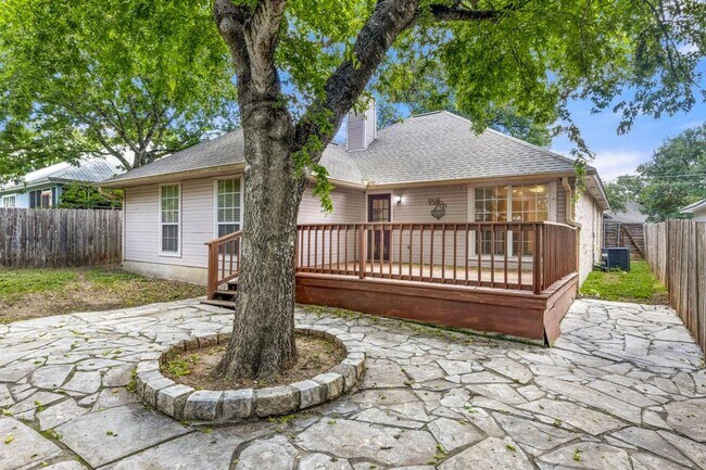 Building Photo - 1802 Ramona Cir