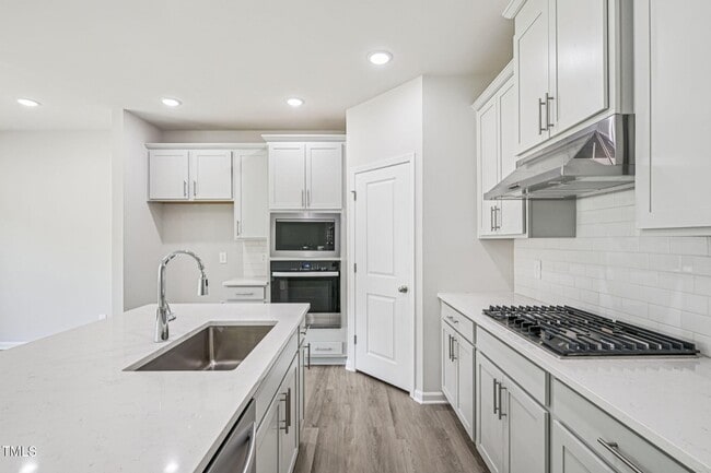 Building Photo - 721 Deschutes Dr