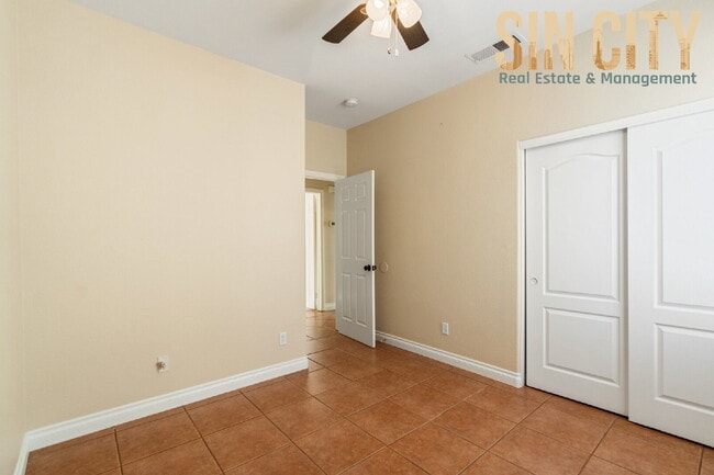 Building Photo - 7555 Trickling Wash Dr