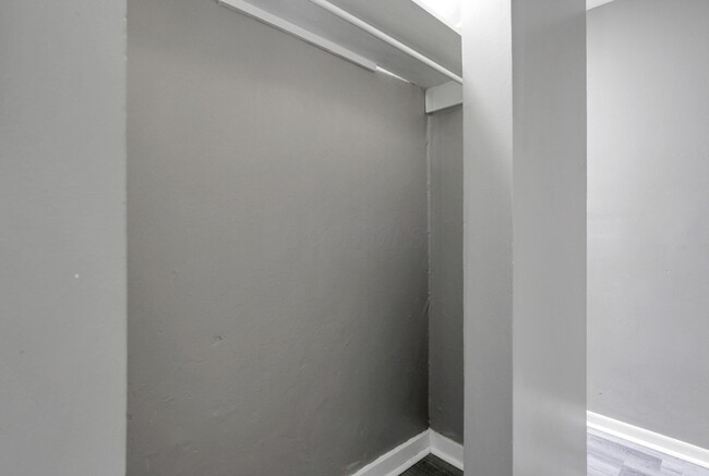 Building Photo - 256 Southard Dr