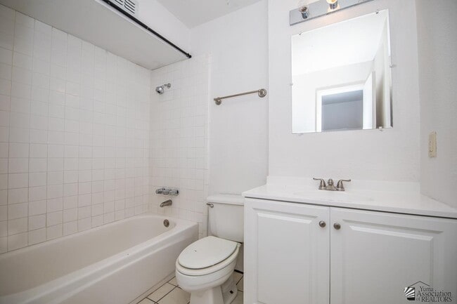 Building Photo - 2257 W 18th St