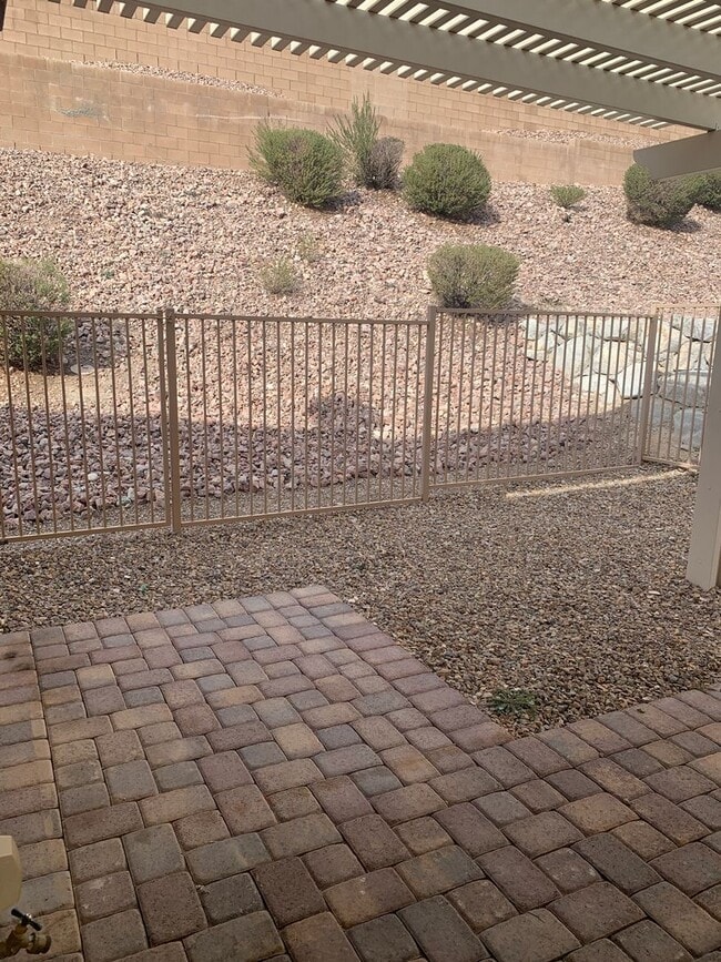 Building Photo - Upgraded Townhome