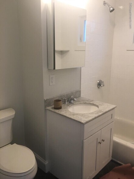 Building Photo - 17 Ashland St