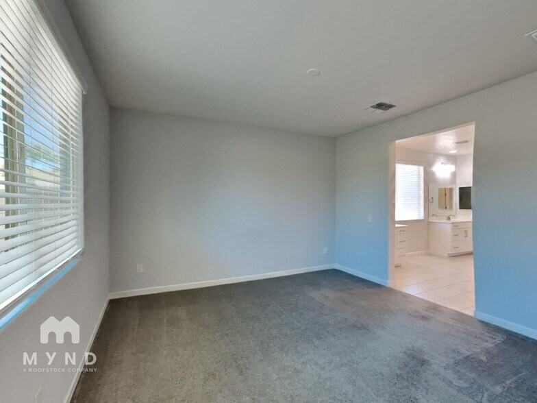Building Photo - 720 E Silver Canyon Pl