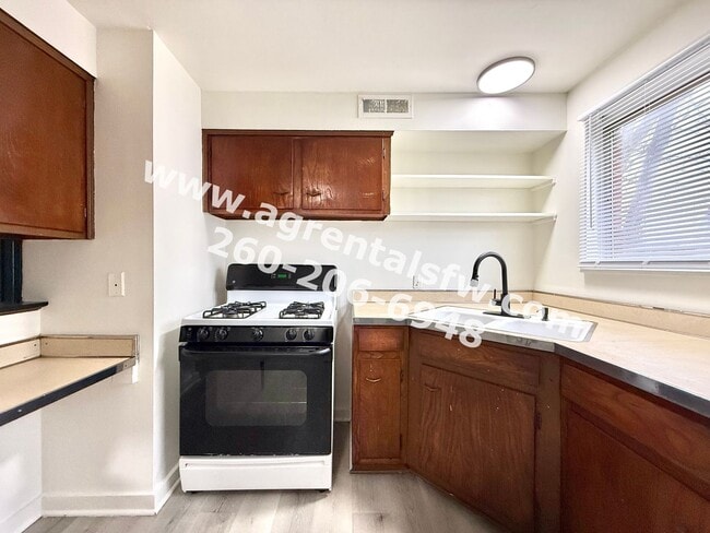 Building Photo - 4729 Northcrest Dr