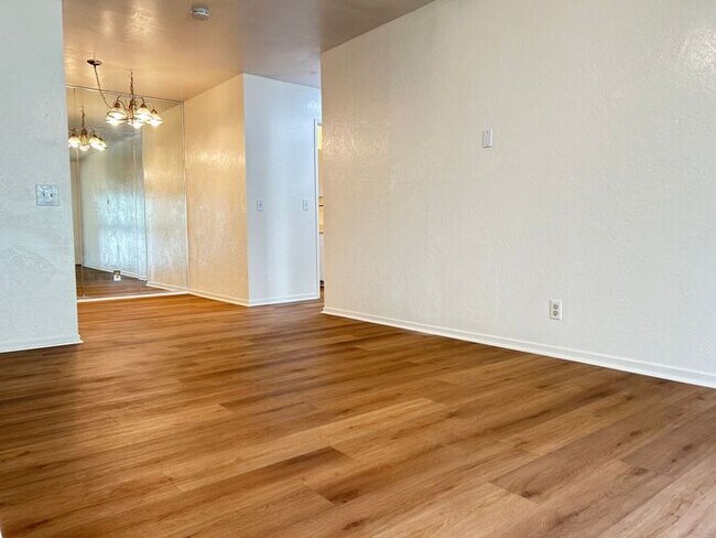 Building Photo - Charming Condo Near Monterey Coast