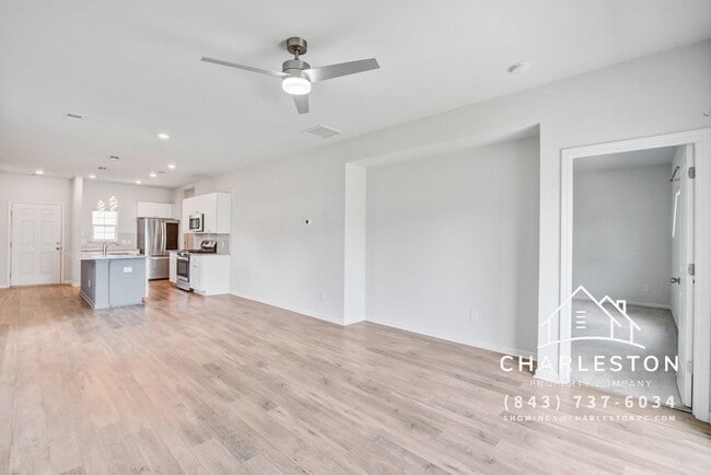 Building Photo - 347 Matuskovic Dr