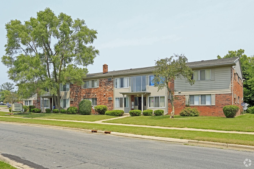 Primary Photo - Patrick Henry Apartments