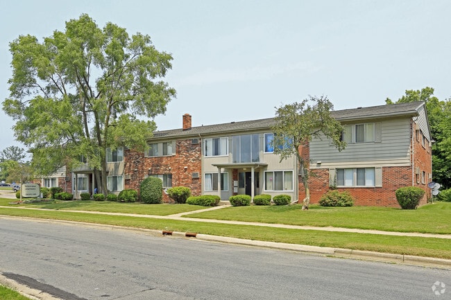 Primary Photo - Patrick Henry Apartments