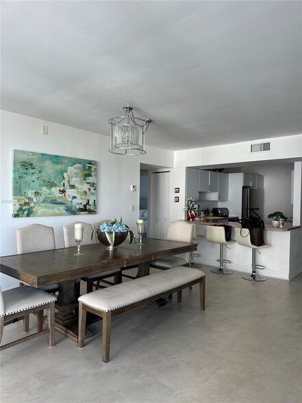 Building Photo - 3675 N Country Club Dr