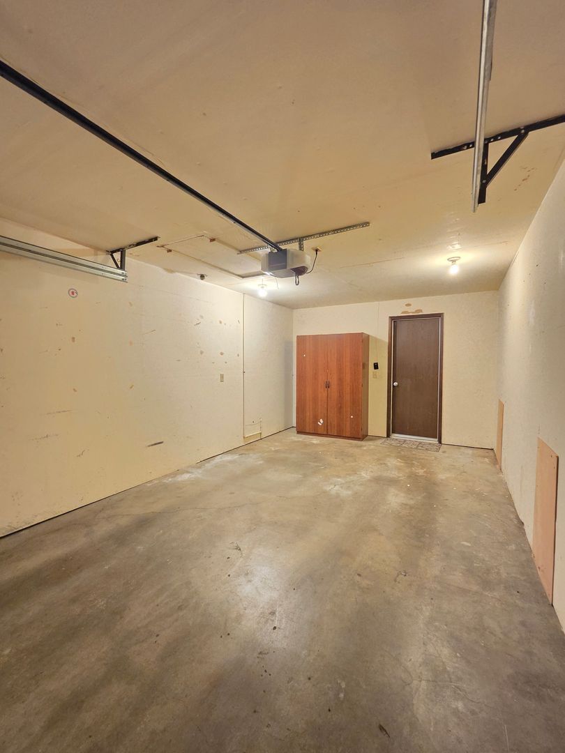 Building Photo - 1318 S Robinhood St
