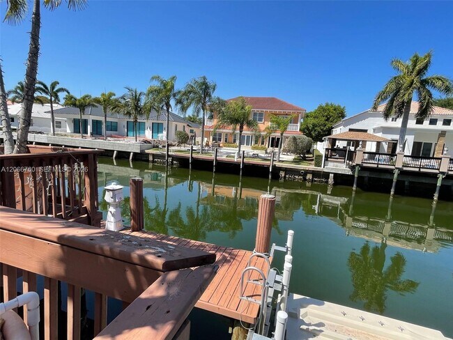 Building Photo - 891 Captiva Dr