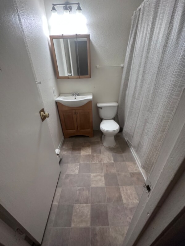 Building Photo - 635 10th Ave