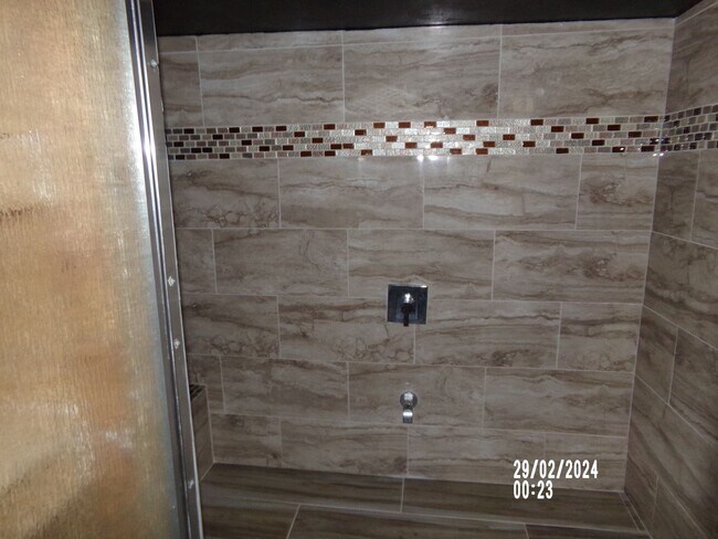 Building Photo - 4bd 1ba Home