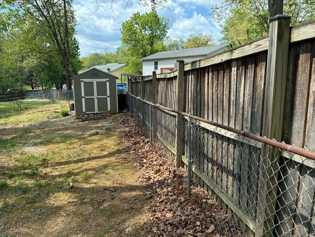 Building Photo - 111 Everette Pl