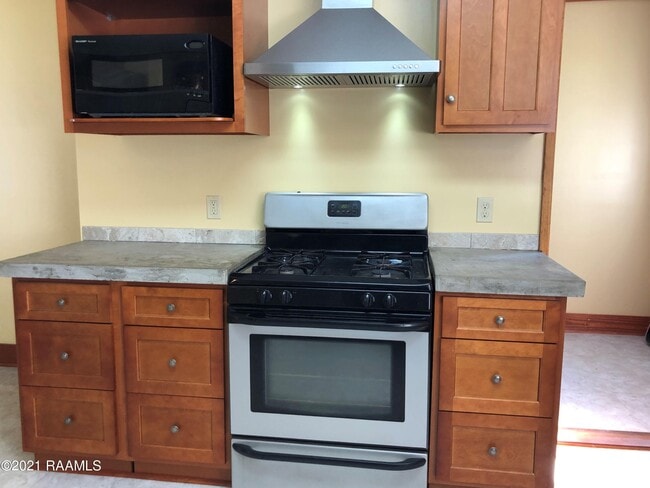 Building Photo - 505 St Camille St