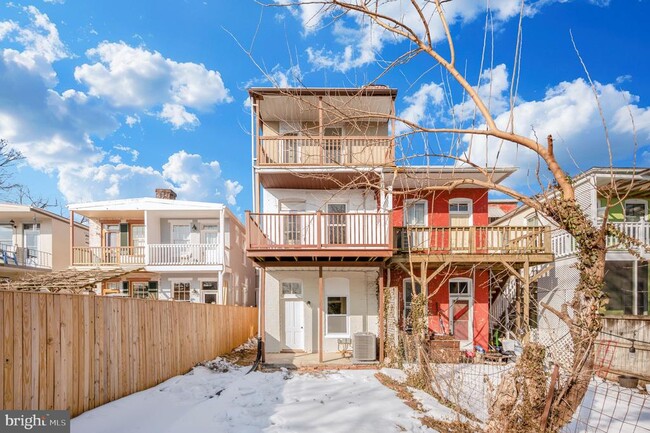 Building Photo - 230 S Market St