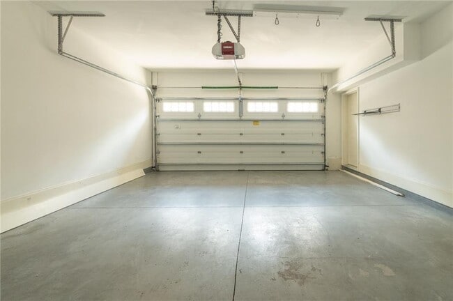 Building Photo - 2771 Durham Dr NE